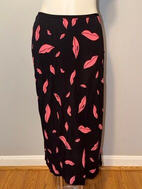 Diane Von Furstenberg Ladies Black Midi Skirt with Pink Signature Lips. Medium.